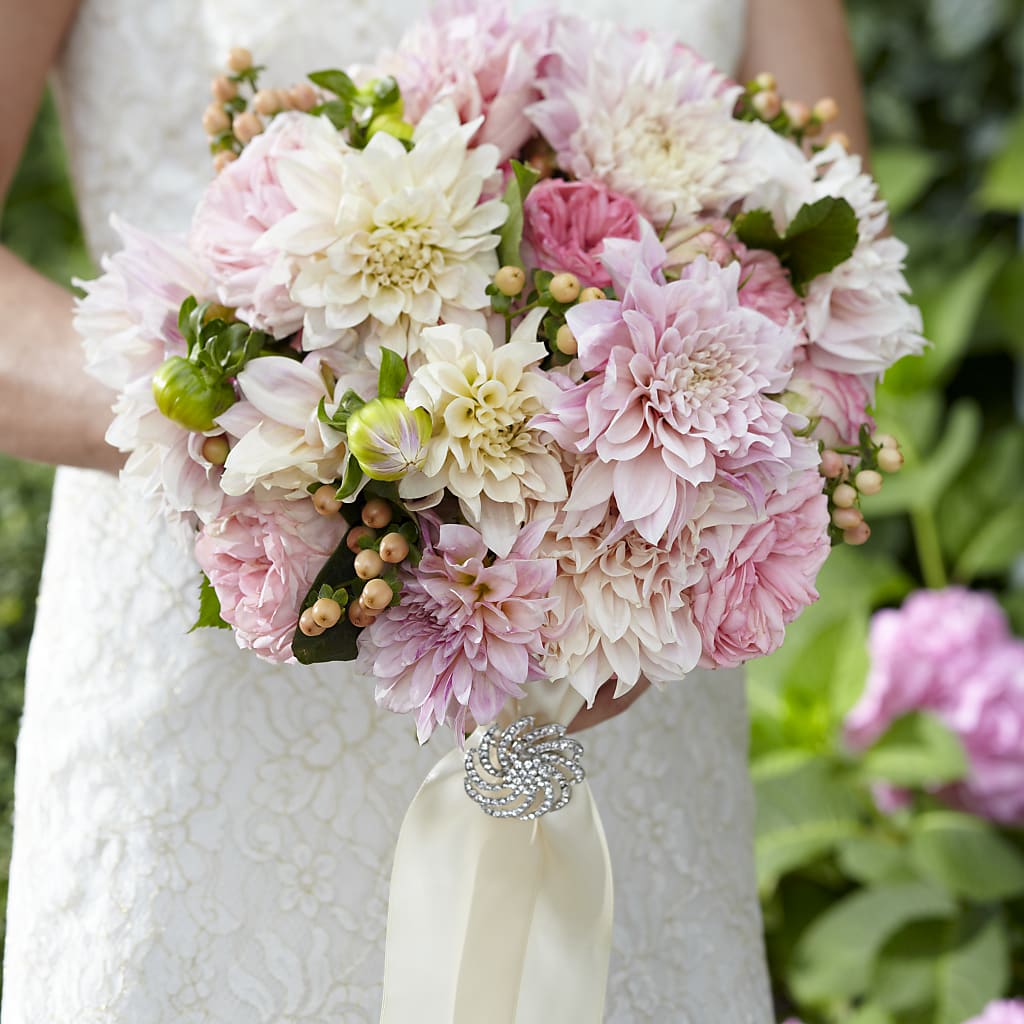 Heart's Promise Bouquet – THE MOST BLOOMS & MORE, Grand Bay AL