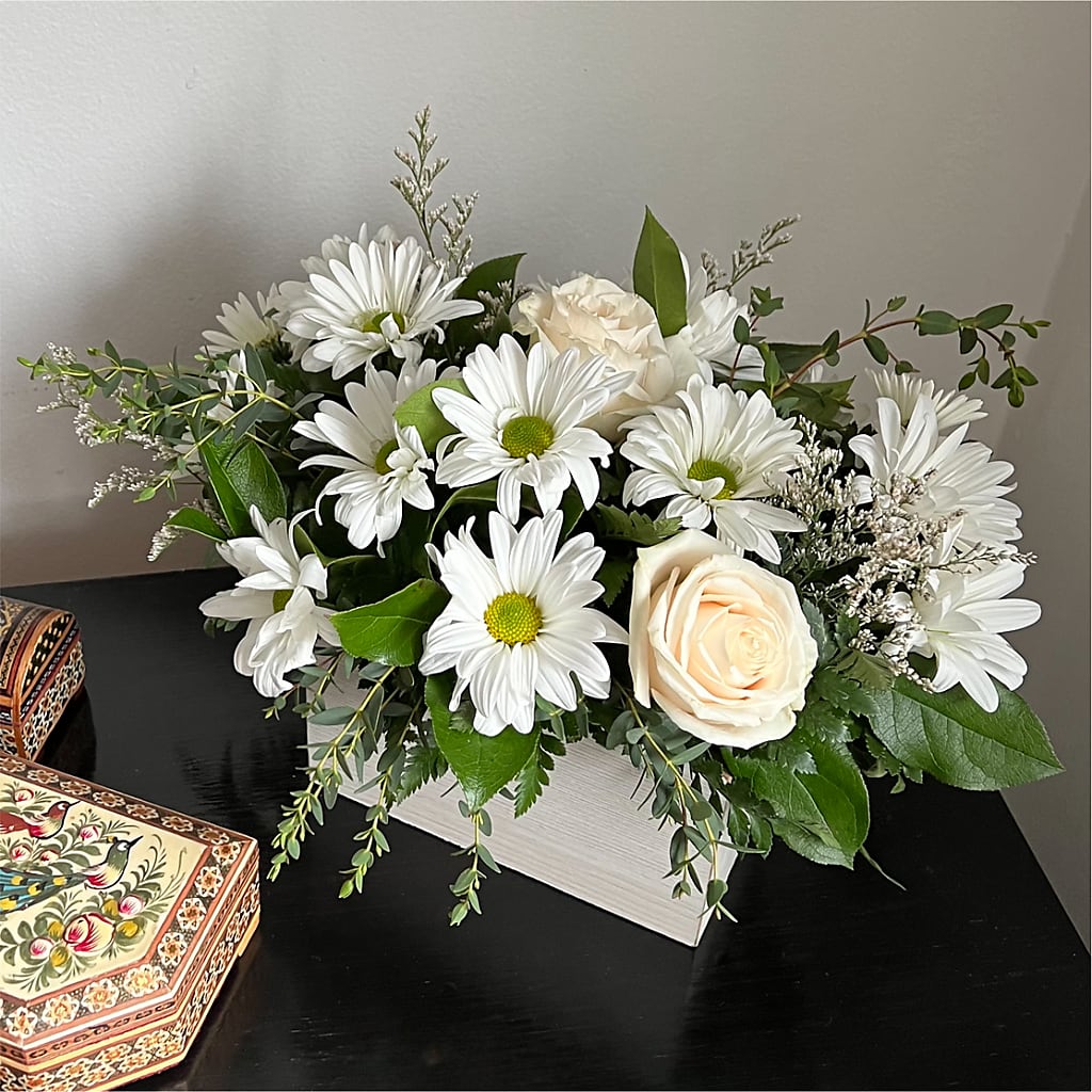 Fresh Linen Box Bouquet – THE MOST BLOOMS & MORE, Grand Bay AL