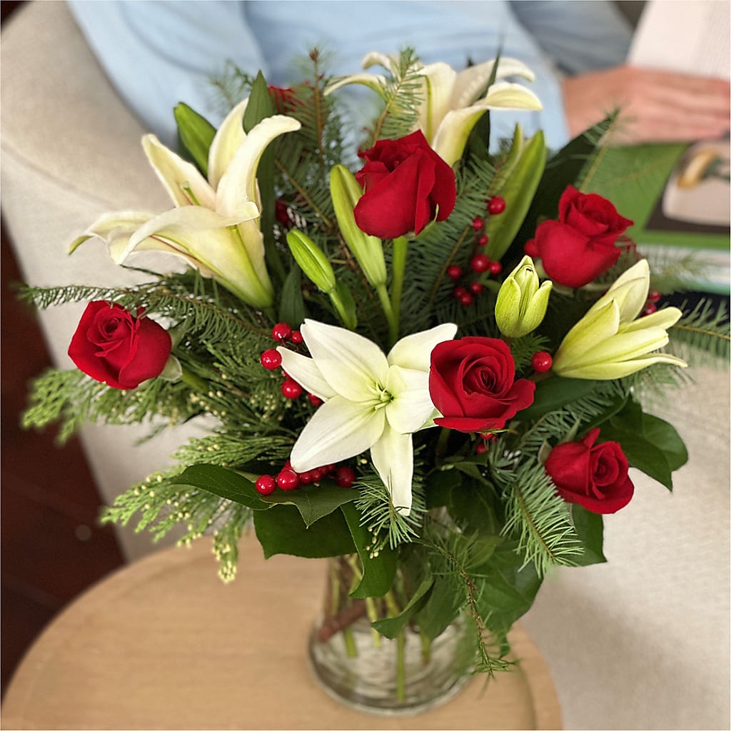Sparkling Snowflakes Bouquet – THE MOST BLOOMS & MORE, Grand Bay AL