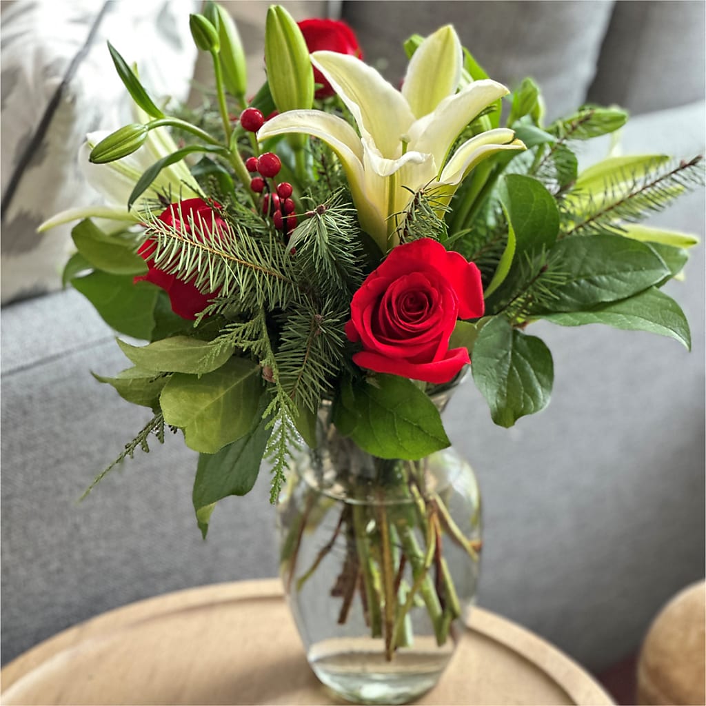 Sparkling Snowflakes Bouquet – THE MOST BLOOMS & MORE, Grand Bay AL