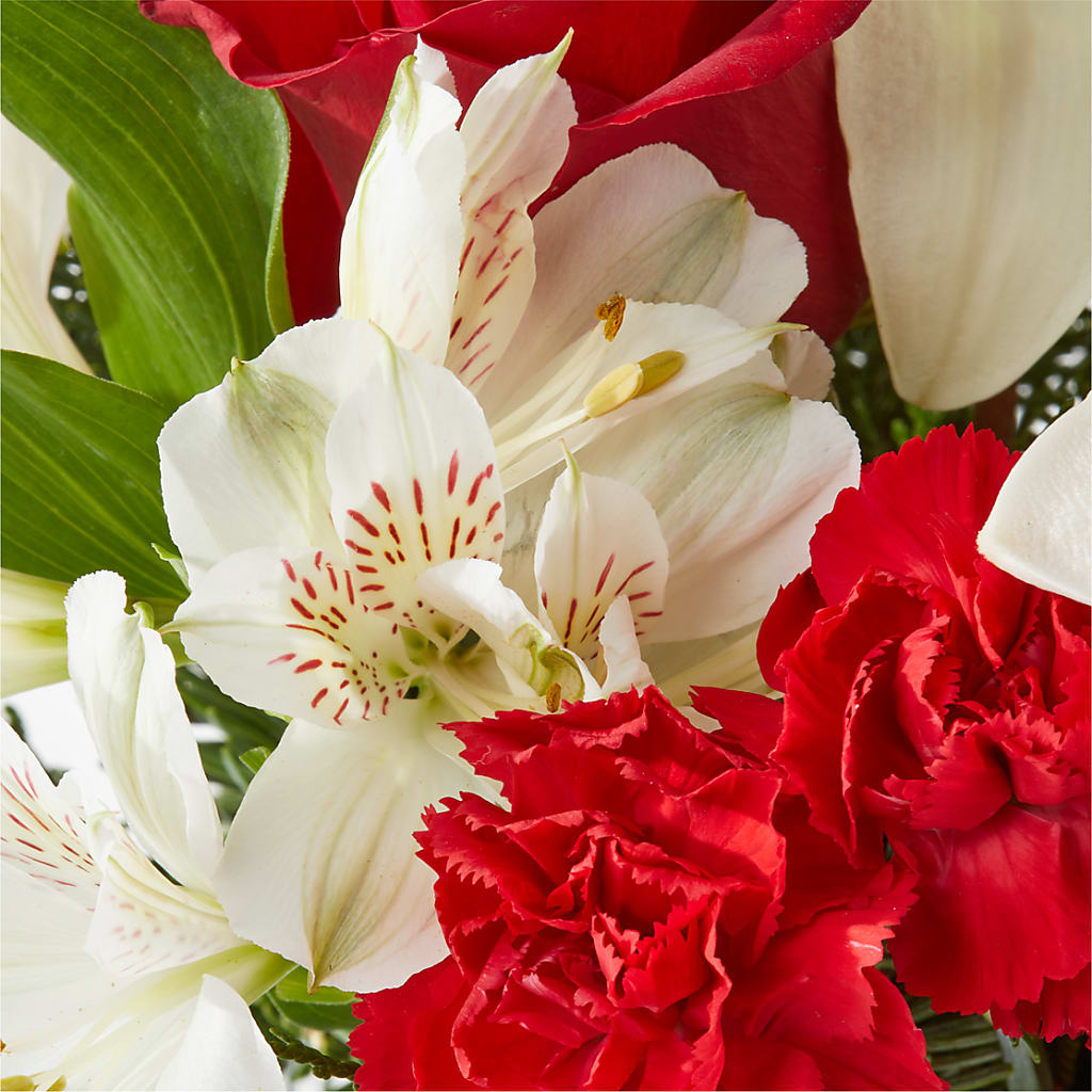 Holiday Season Bouquet – THE MOST BLOOMS & MORE, Grand Bay AL