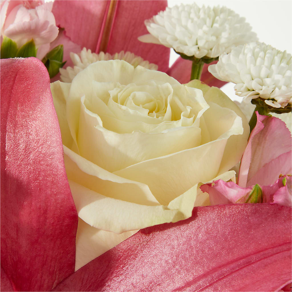 Piece of Cake Bouquet – THE MOST BLOOMS & MORE, Grand Bay AL