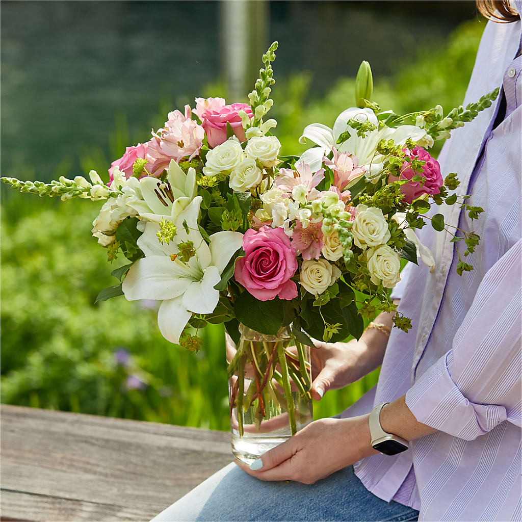 Fondly Bouquet – THE MOST BLOOMS & MORE, Grand Bay AL